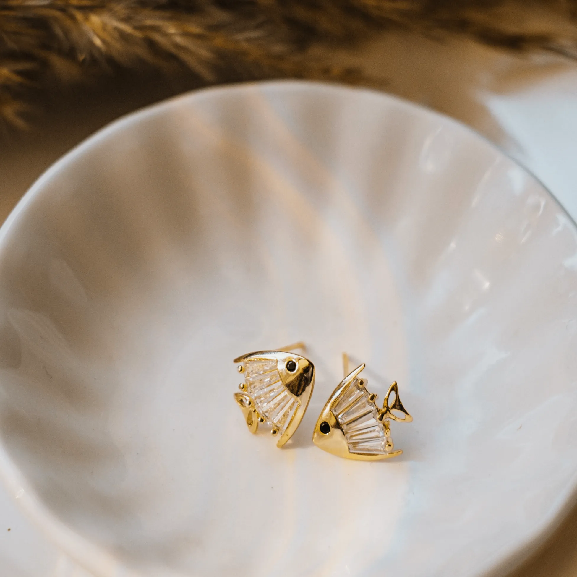 Meen Magic Crystal Stud Earrings